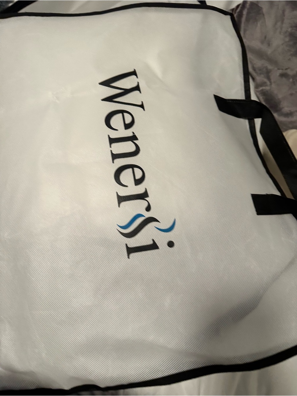 Wenersi Down Comforter - White New - Plastic opened to reach tags